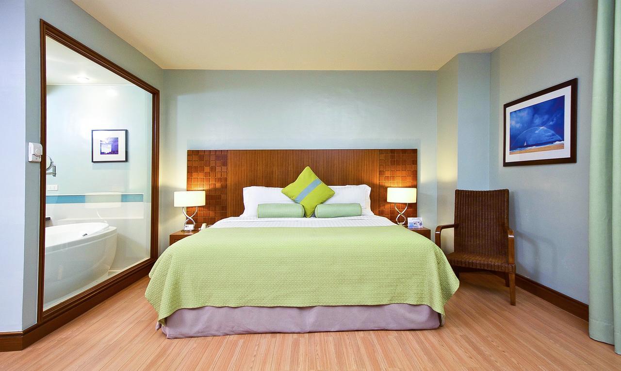 אולונגפו The Lighthouse Marina Resort מראה חיצוני תמונה
