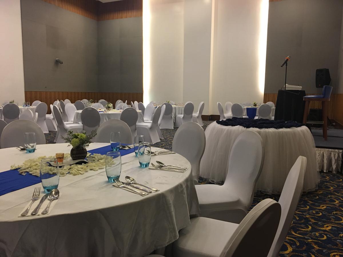 אולונגפו The Lighthouse Marina Resort מראה חיצוני תמונה
