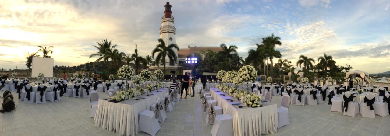 אולונגפו The Lighthouse Marina Resort מראה חיצוני תמונה