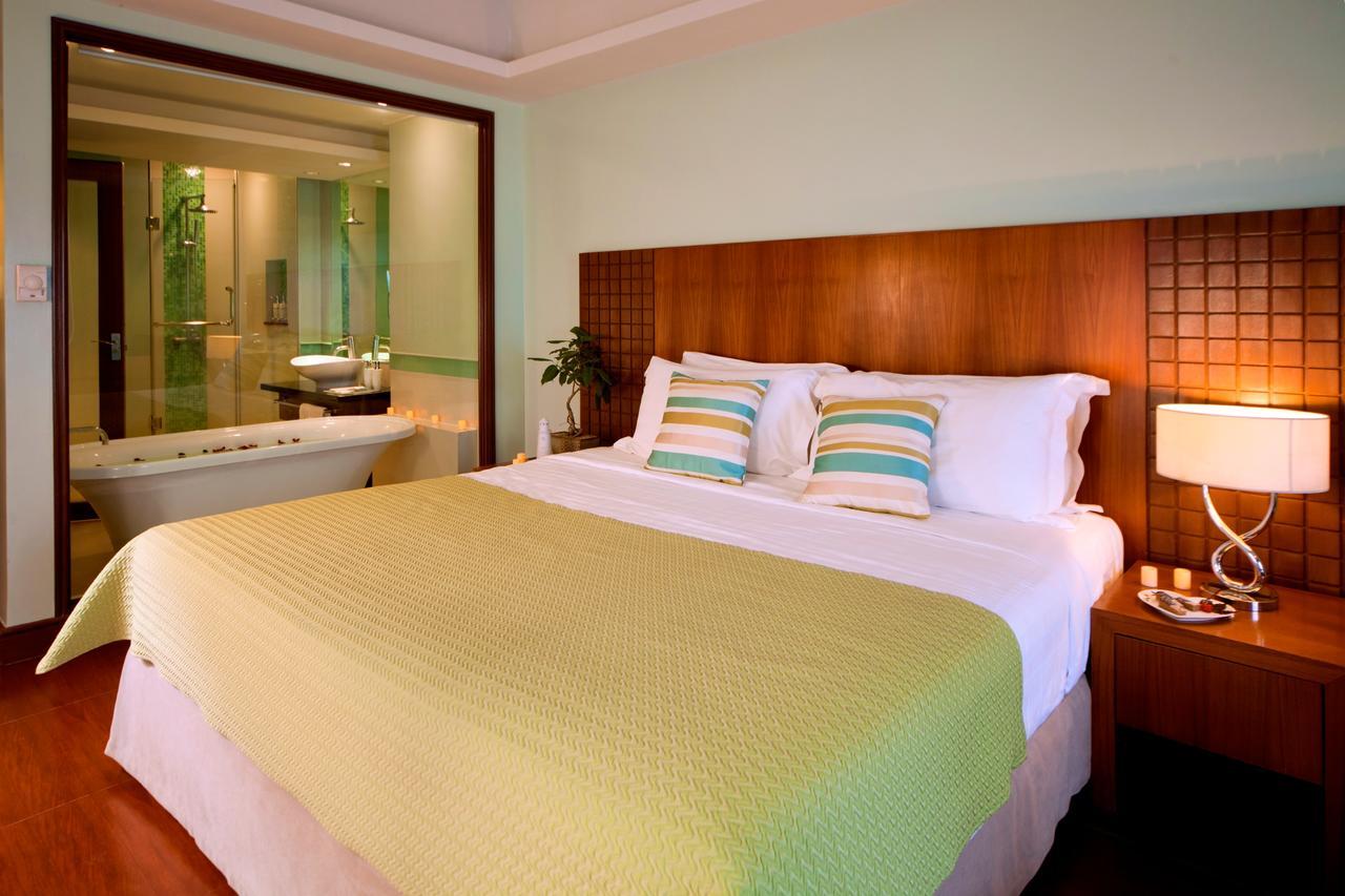 אולונגפו The Lighthouse Marina Resort מראה חיצוני תמונה