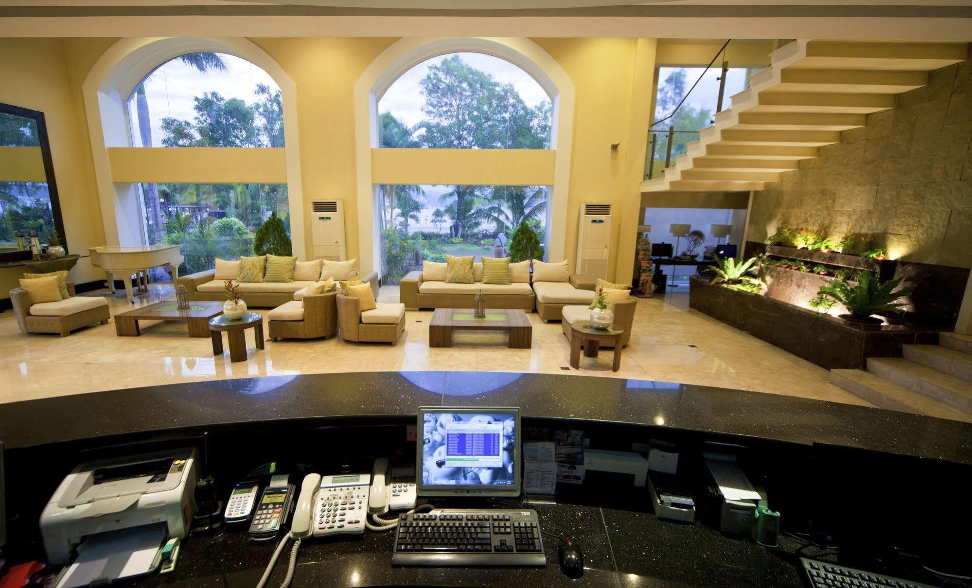אולונגפו The Lighthouse Marina Resort מראה חיצוני תמונה