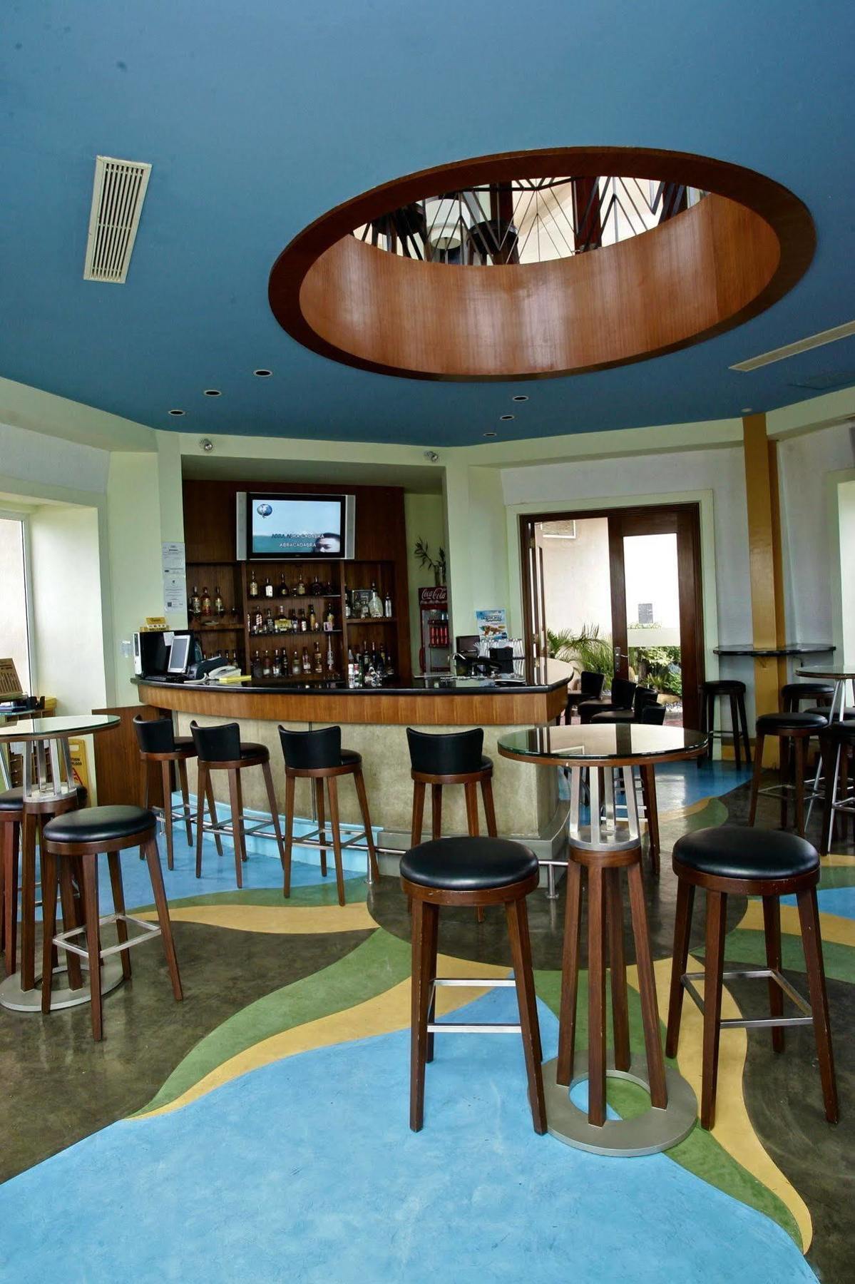 אולונגפו The Lighthouse Marina Resort מראה חיצוני תמונה
