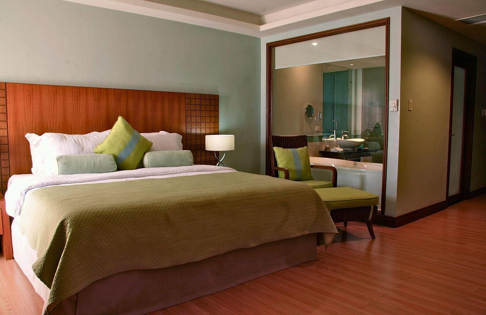 אולונגפו The Lighthouse Marina Resort מראה חיצוני תמונה