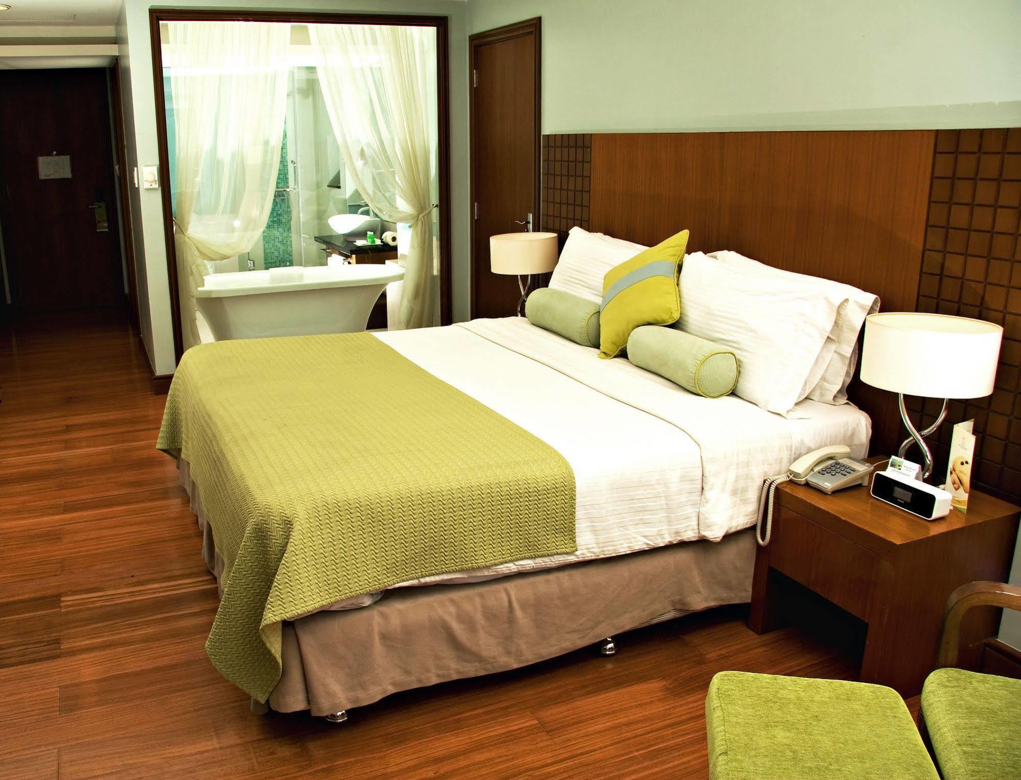 אולונגפו The Lighthouse Marina Resort מראה חיצוני תמונה