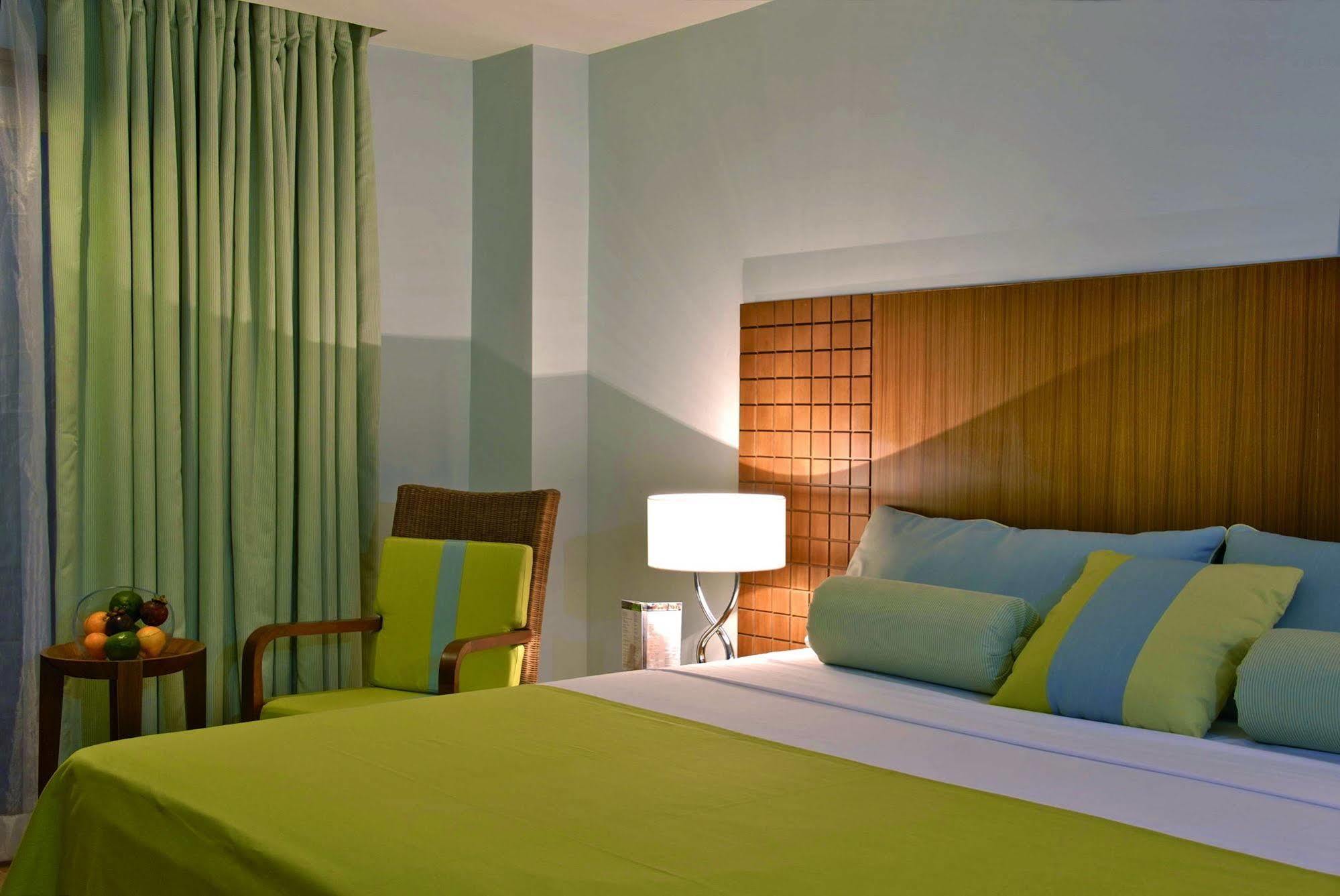 אולונגפו The Lighthouse Marina Resort מראה חיצוני תמונה