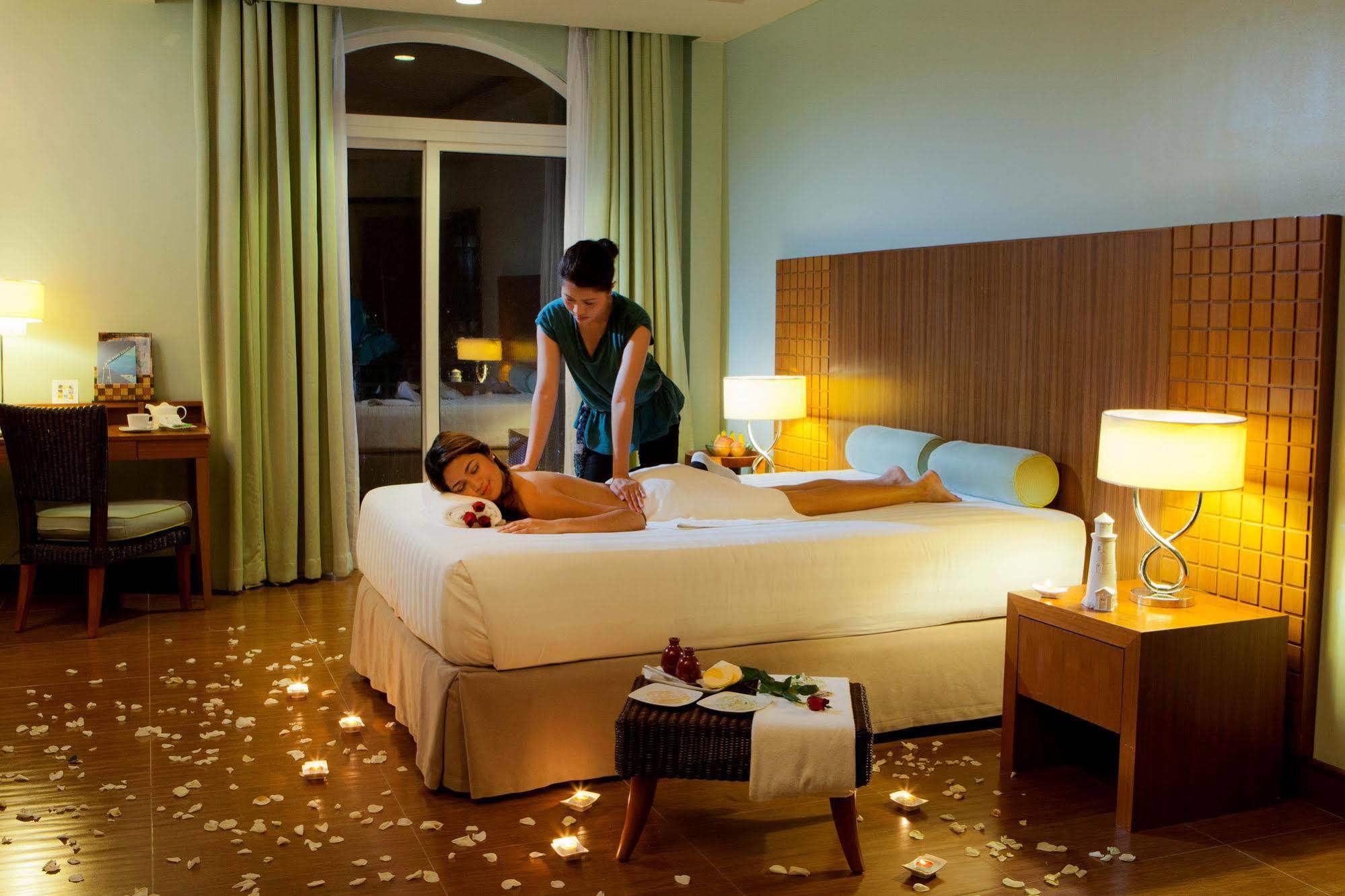 אולונגפו The Lighthouse Marina Resort מראה חיצוני תמונה