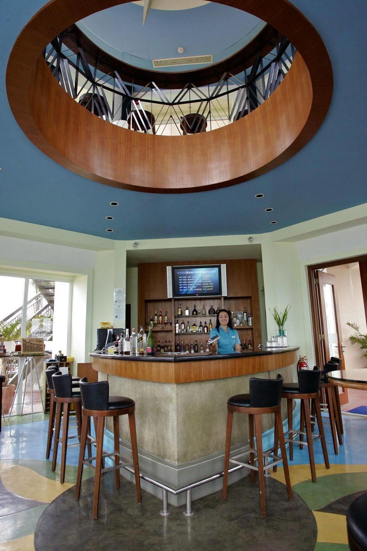 אולונגפו The Lighthouse Marina Resort מראה חיצוני תמונה
