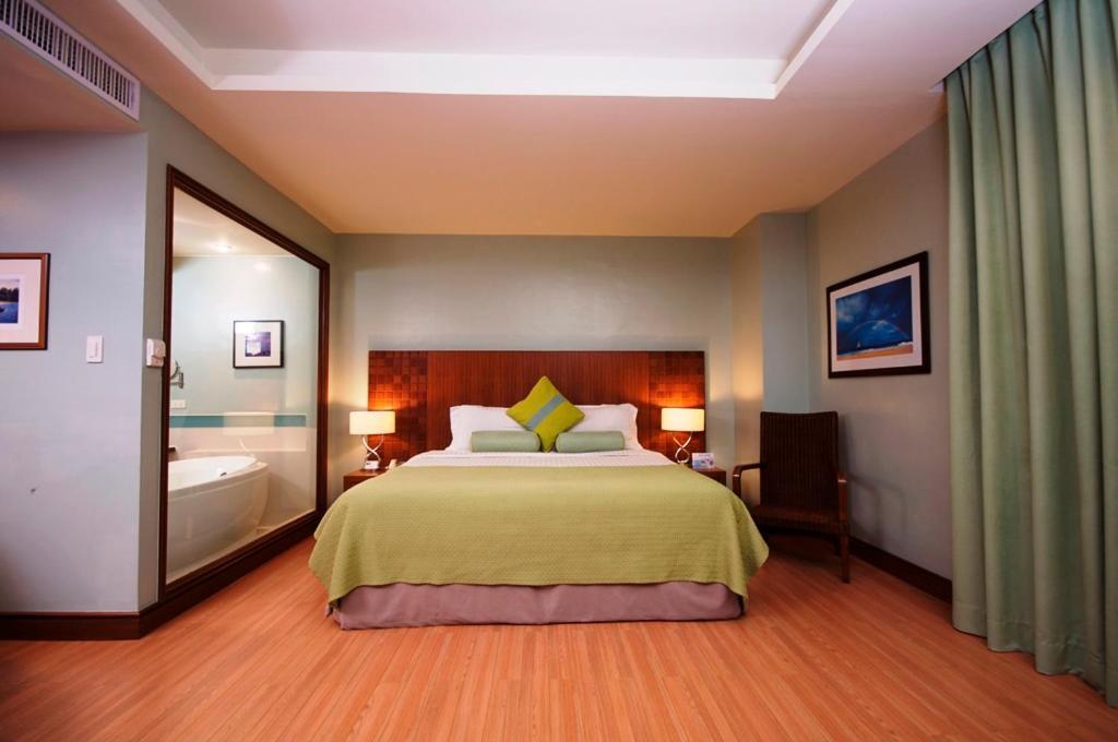 אולונגפו The Lighthouse Marina Resort מראה חיצוני תמונה