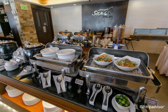 אולונגפו The Lighthouse Marina Resort מראה חיצוני תמונה